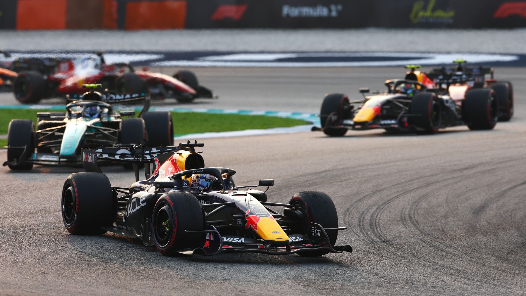 Verstappen se estrena en la era eléctrica y Alonso da otra lección a la F1 con un heroico octavo en Malasia