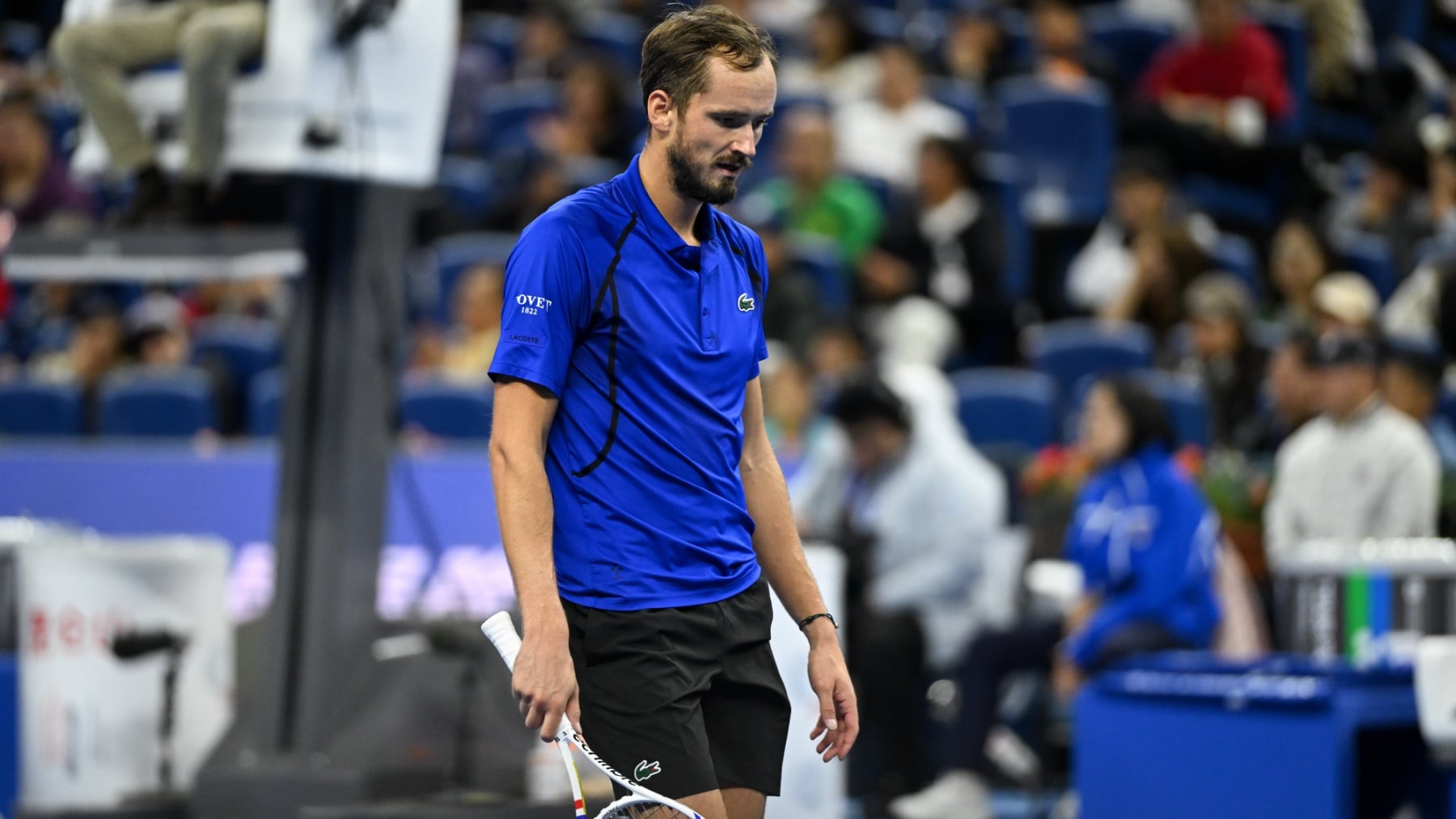 A Medvedev le sale caro su pelotazo en Pekín: 220.000 dólares de multa y 200 puntos de la ATP