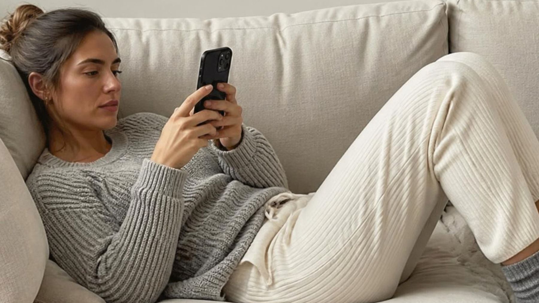 La psicología sugiere que las personas que se cambian de ropa al llegar a casa no lo hacen sólo por comodidad, sino que tiene una relación con la forma de desconectar del trabajo