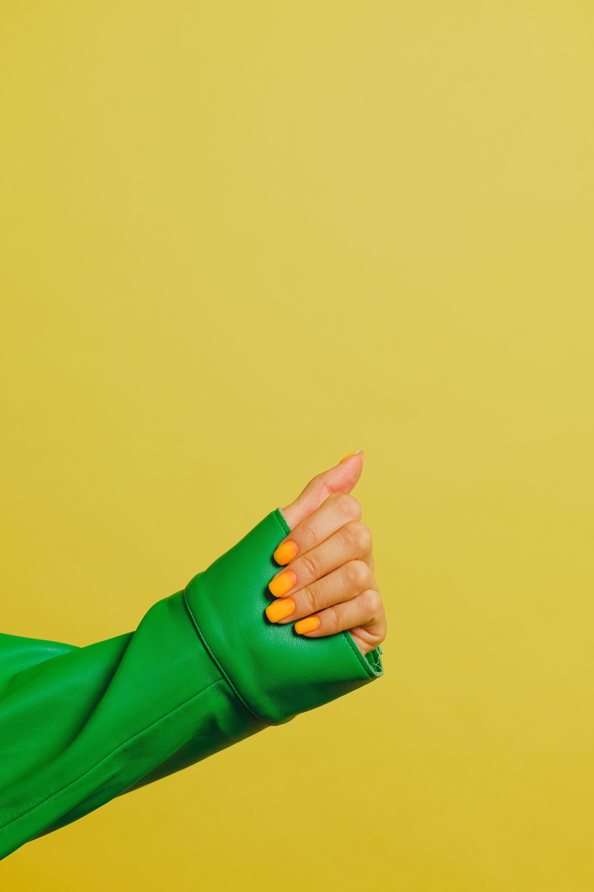 Ni rojo ni manicura francesa: el color de u&ntilde;as que m&aacute;s se va a llevar este oto&ntilde;o seg&uacute;n las expertas es el "az&uacute;car de calabaza"