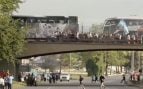 Argentina enloquece con el adiós a Leo Messi: cientos de personas persiguieron el autobús en plena autopista