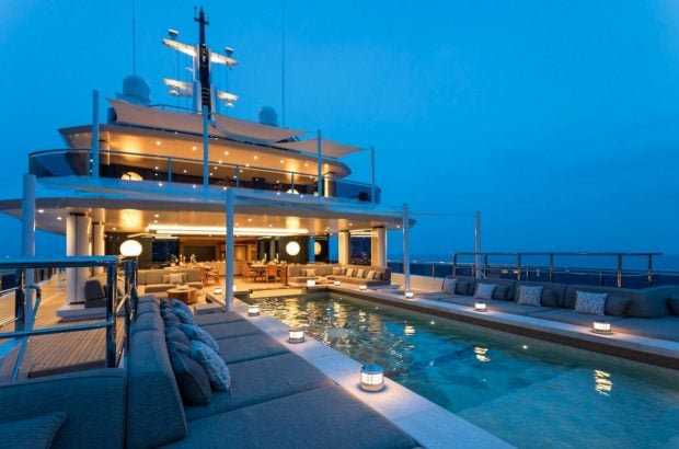 barco grande lujo ibiza millones