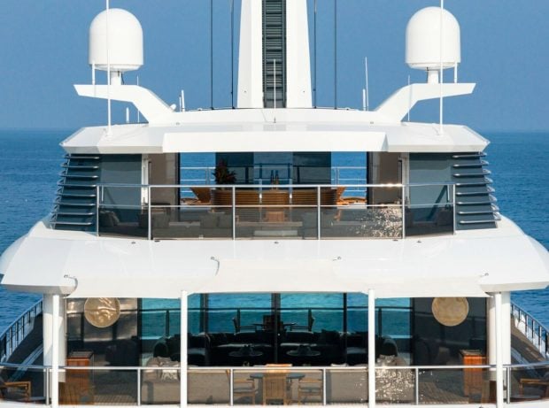 barco grande lujo ibiza millones