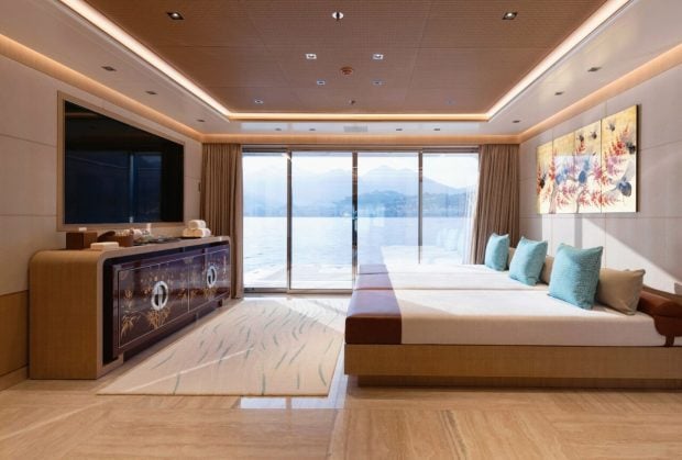barco grande lujo ibiza millones