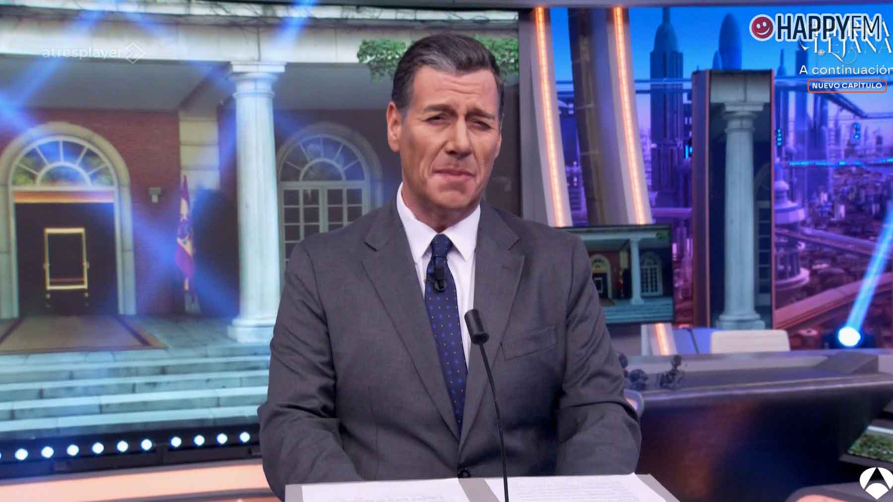 Carlos Latre la lía con su imitación de Pedro Sánchez: Yo sí que tengo los huevos amplios