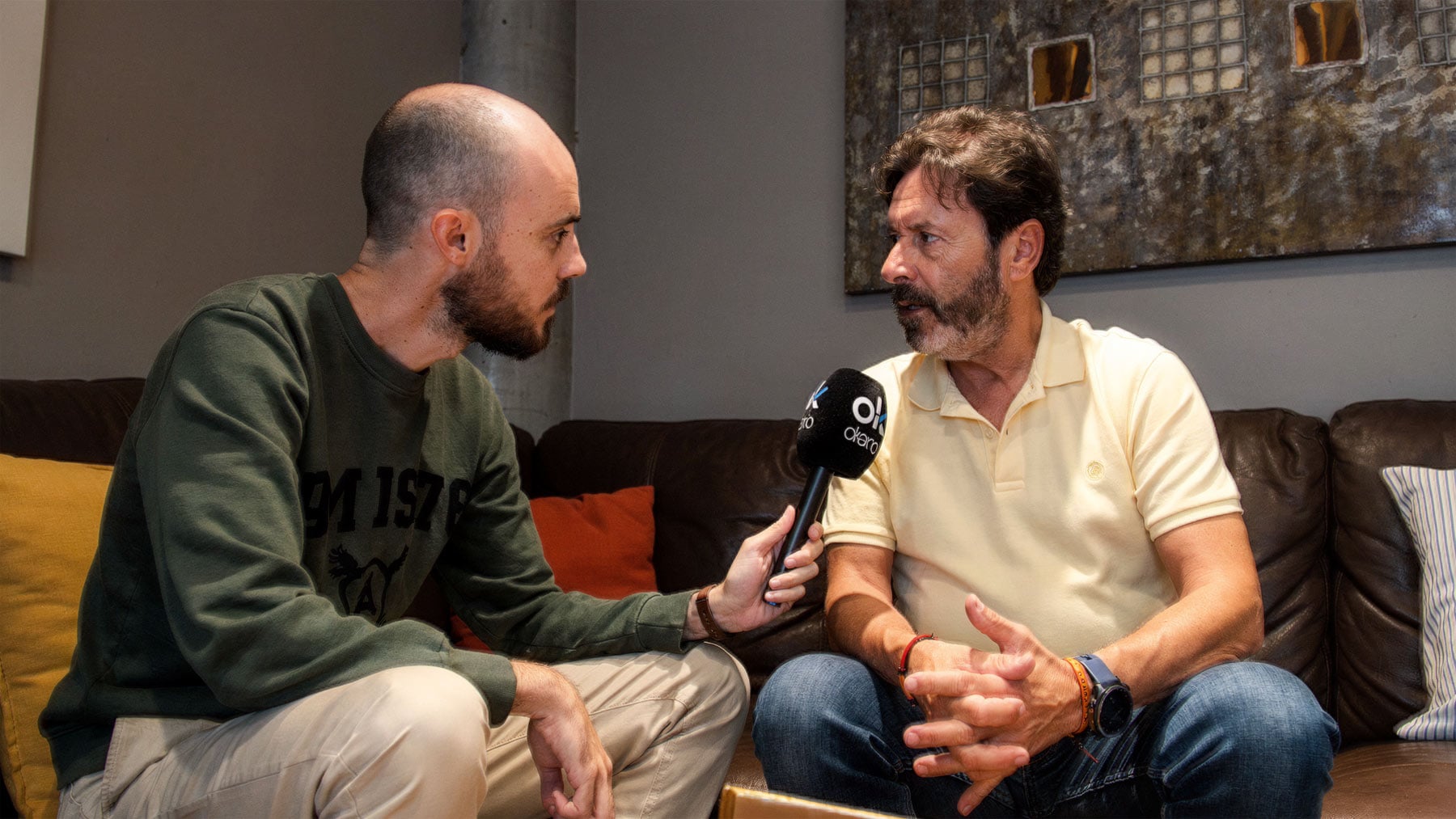 Un ceutí atruena con el himno de España cada hora desde su balcón: Quiero recordar que somos españoles