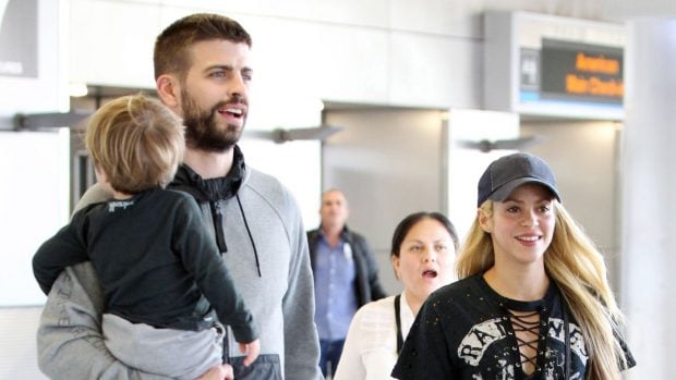 Shakira y Piqué junto a uno de sus hijos. (Foto: Europa Press)