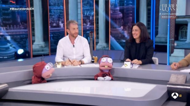 Pablo Motos junto a Rosa Belmonte en el plató de El Hormiguero (Foto: Atresmedia).