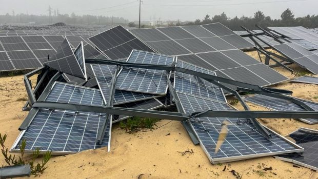 paneles solares rotos