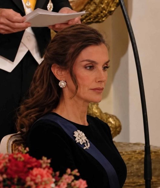 La Reina Letizia en la cena de gala en Finlandia. (Foto: RTVE)