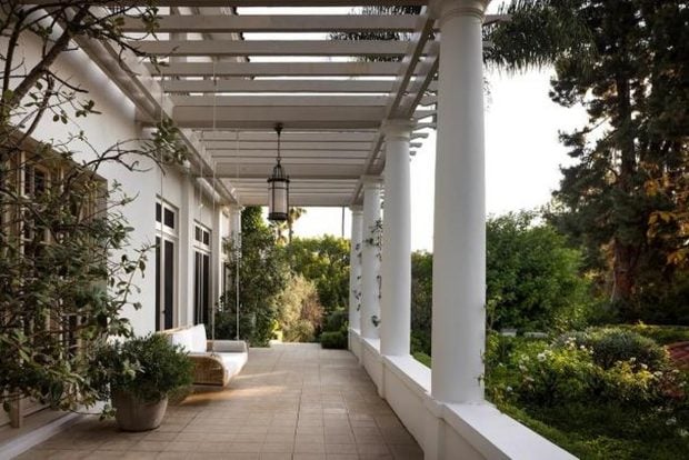 madonna compra la casa en los angeles de angelina jolie