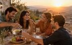 Amigos, comida, atardecer