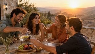 Amigos, comida, atardecer