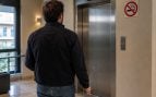 La mayoría de vecinos fuma en los espacios comunes de su comunidad y la Ley de Propiedad Horizontal dice que está prohibido y conlleva sanciones