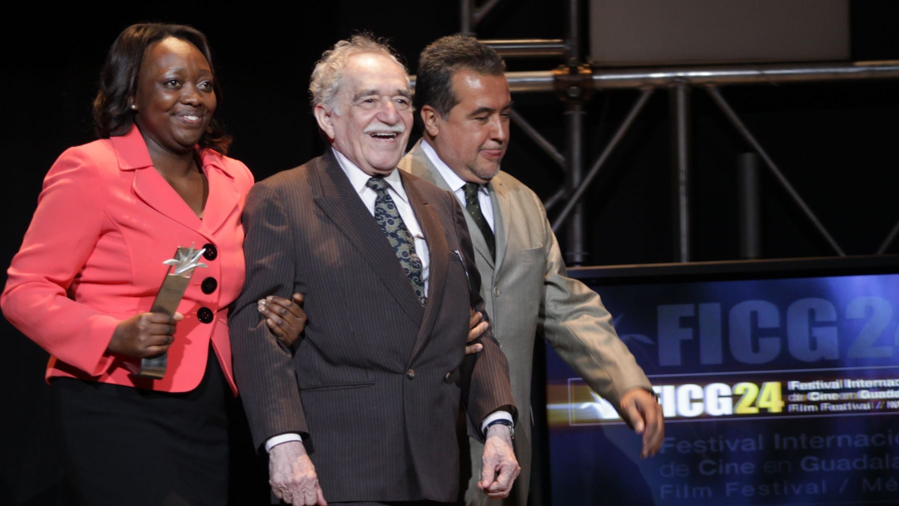Gabriel García Márquez, premio Nobel de Literatura 1982, en El amor en los tiempos del cólera: El amor se hace más grande y noble en la calamidad