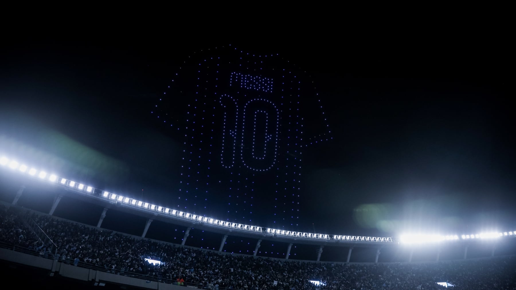 Argentina, indignada: la AFA coló el anuncio de una aseguradora durante el homenaje a Messi con drones