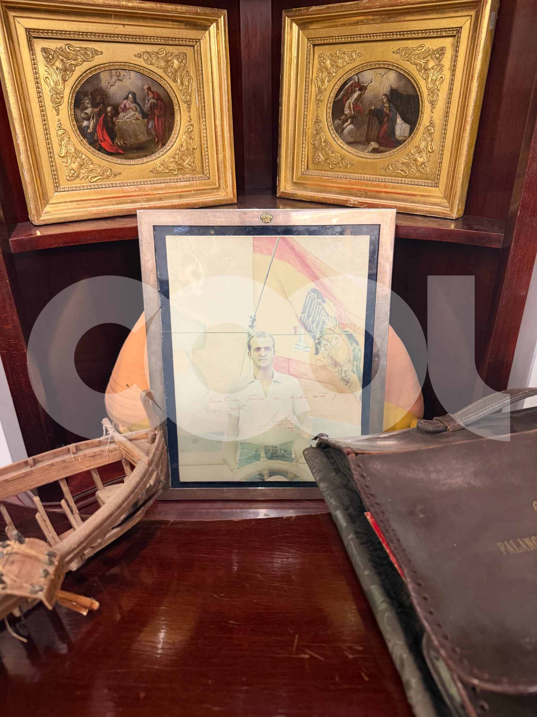 Fotograf&iacute;a dedicada al Em&eacute;rito en la colecci&oacute;n privada de la familia Franco en el pazo. (Foto: COOL)