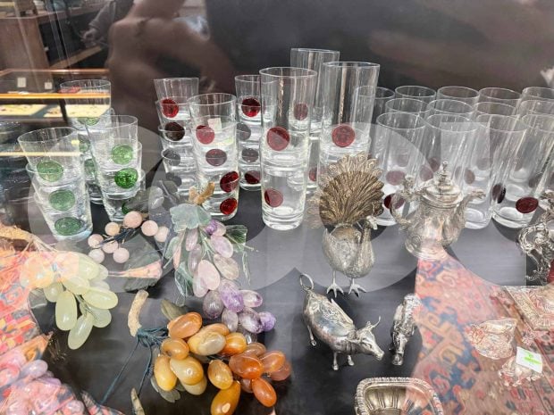 La colecci&oacute;n privada de la familia Franco en el pazo. (Foto: COOL)