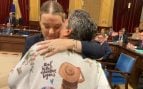 El PP llama «buitre» al PSOE por «instrumentalizar» a la mujer desahuciada que se abrazó con Prohens