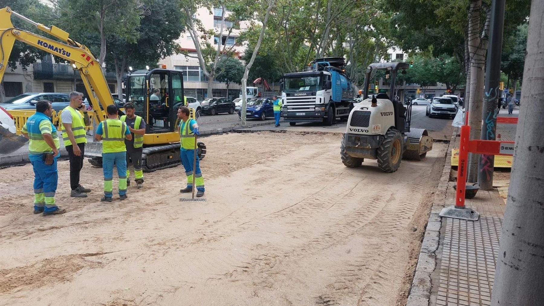 Cerrada al tráfico por un socavón la avenida Gabriel Alomar de Palma en sentido Paseo Marítimo