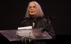 La poeta canadiense Anne Carson en la lectura de finalistas de los National Book Awards 2024, en el Centro Skirball de la Universidad de Nueva York. Foto: Jay Dixit vía Wikimedia Commons - CC BY-SA 4.0