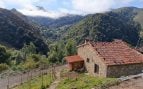 vivir en una casa rural aislada en las montañas asturianas