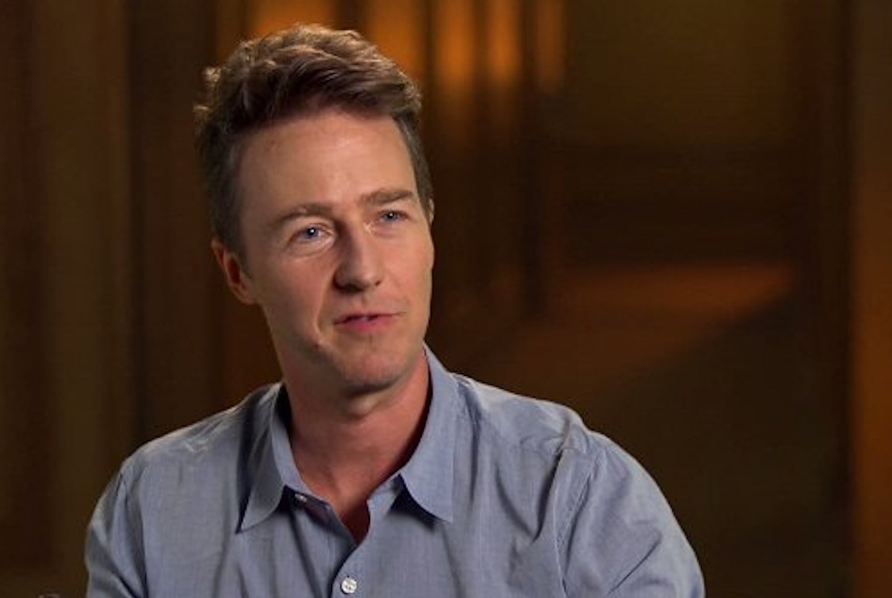 Edward Norton en un programa. (Foto: YouTube)
