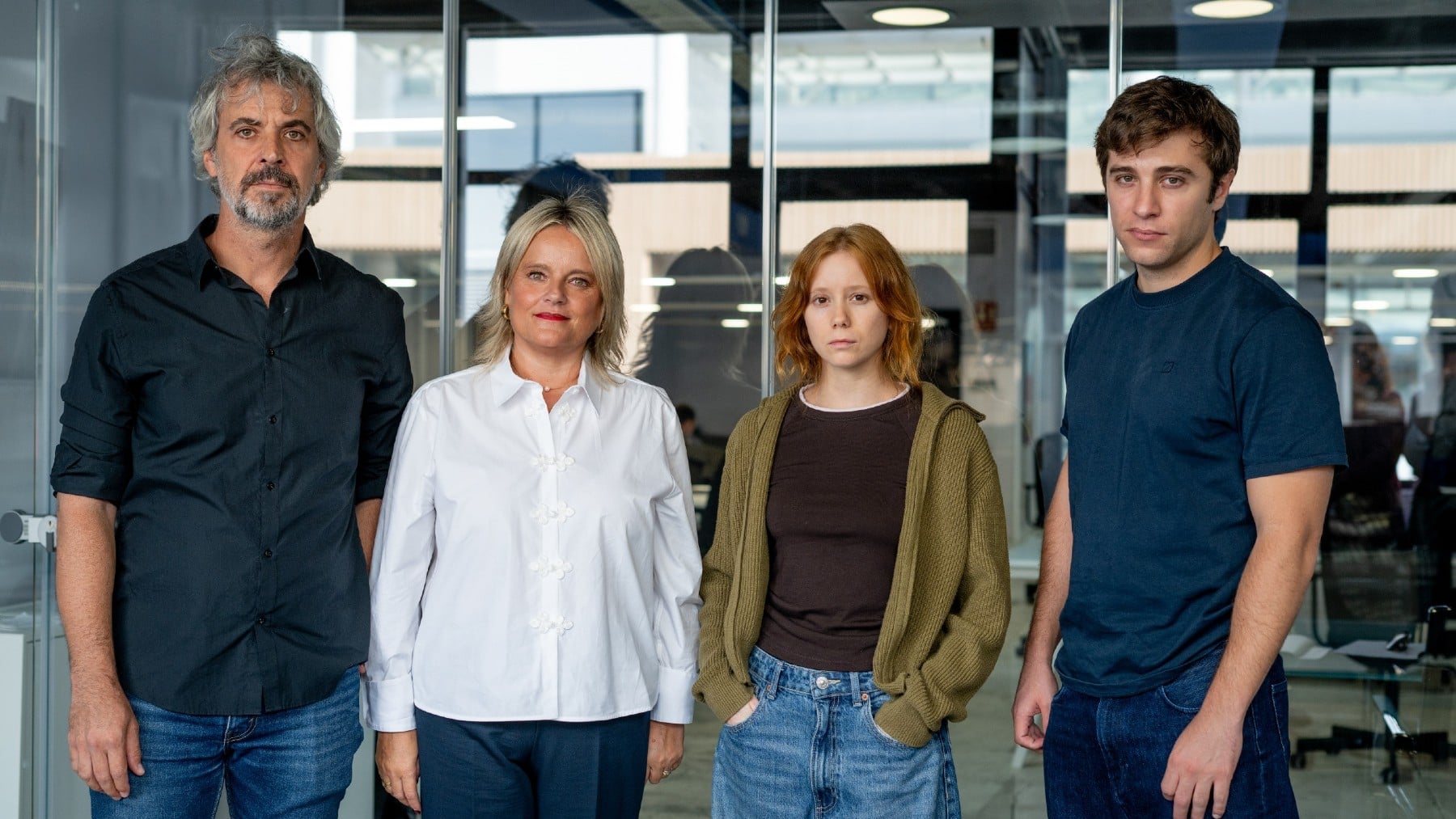 El director Álvaro Brechner, Mari Mar Blanco y los actores Laia Manzanares y Pol Monen