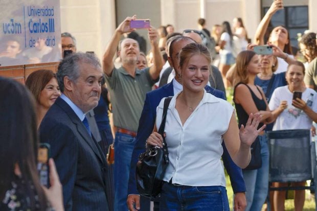 La princesa Leonor a su llegada a la Universidad. (Foto: Europa Press)