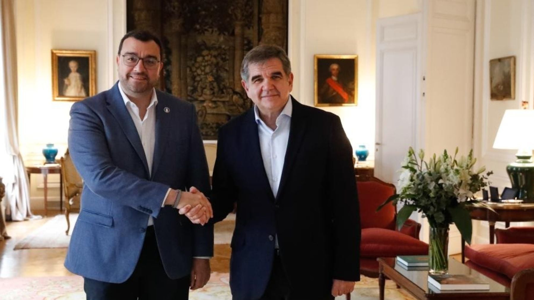 Barbón hace campaña en América Latina: se reúne con el embajador que admitió la interpretación generosa de la Ley de Nietos