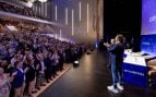 La atronadora ovación a Iker Jiménez y Carmen Porter en el V aniversario de OKBALEARES en el Palacio de Congresos de Palma
