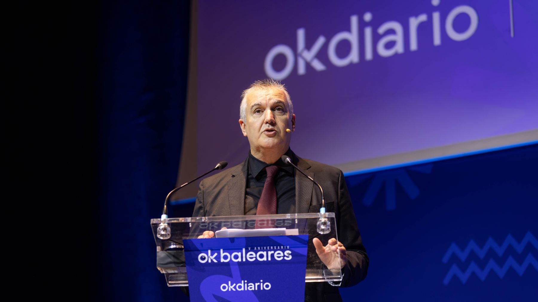 Julio Bastida abre la jornada por el V aniversario de OKBALEARES situando la vivienda, la movilidad y el comercio en el centro del debate