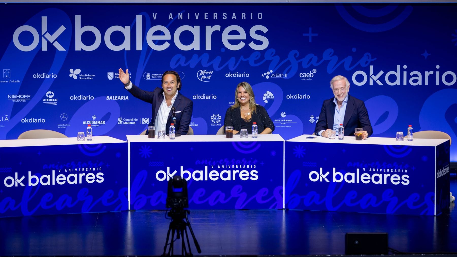 Iker Jiménez y Carmen Porter elogian el periodismo de OKDIARIO e Inda señala a Sánchez: El primero que os puso en la diana