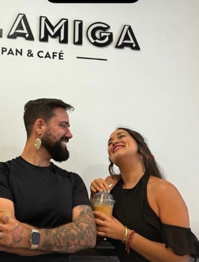 Imagen de &Oacute;scar y Ana, los participantes de First Dates que ahora son pareja y empresarios del caf&eacute; (Instagram).