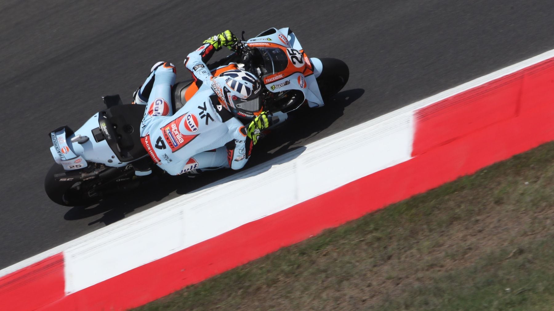 Raúl Fernández se exhibe en Indonesia con un tiempo de récord y Martín le gana la primera batalla a Márquez