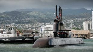 Submarino surcoreano Dosan Ahn Changho saliendo de Pearl Harbor