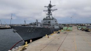 El destructor Flight III USS Jack H. Lucas amarrado en San Diego