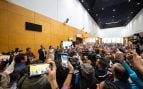 Feijóo llena un auditorio de Madrid en su primer mitin de precampaña y cientos de personas se quedan fuera