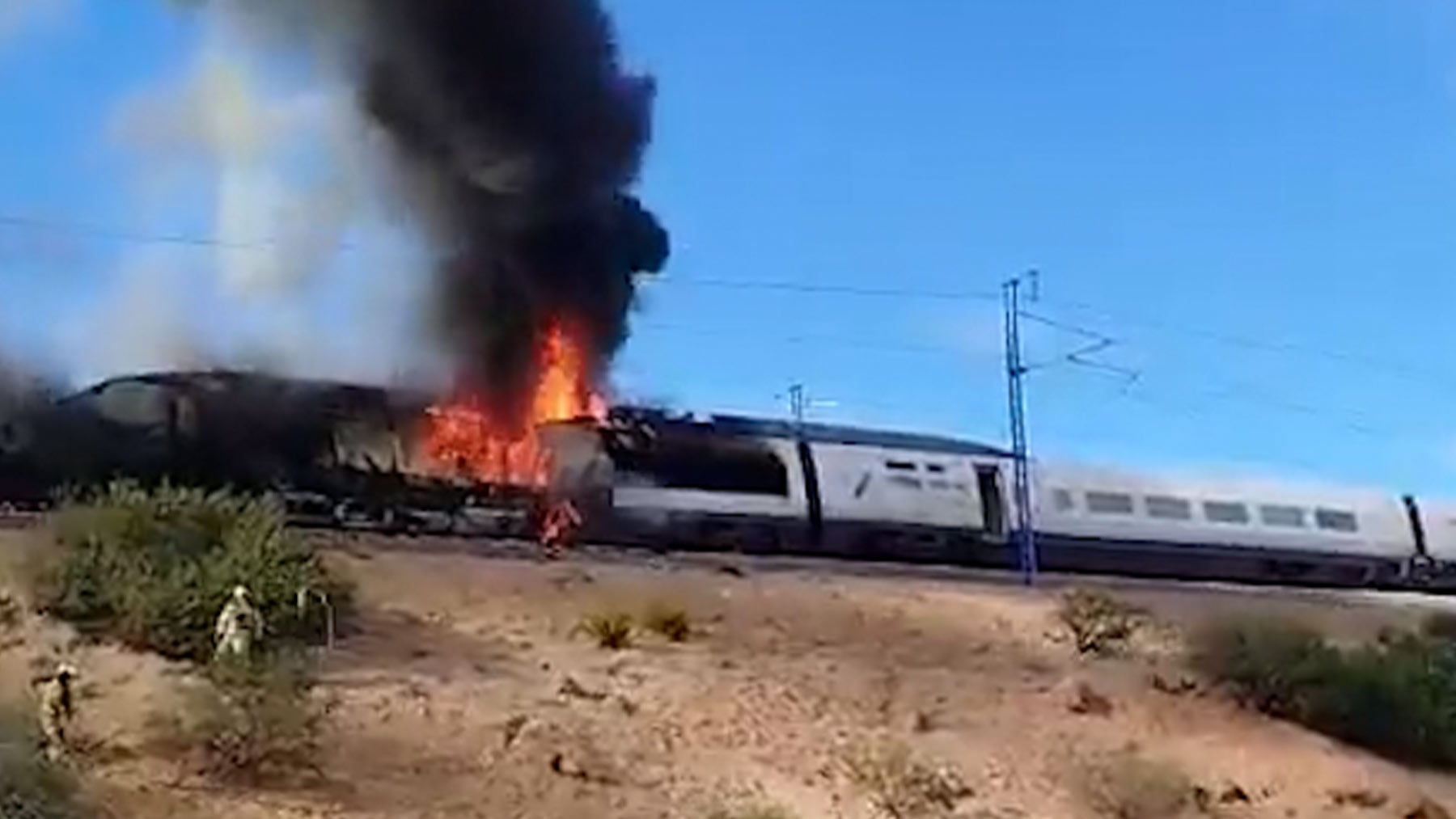 Un incendio en un AVE en Zaragoza obliga a cortar por completo la alta velocidad entre Madrid y Barcelona