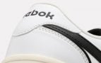 Unas zapatillas Reebok.