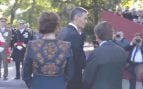 El tenso saludo de Sánchez, Ayuso y Almeida en el desfile del 12-O