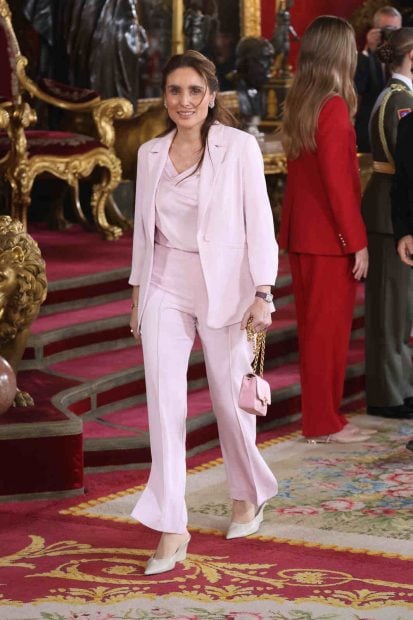 Paloma Segrelles de rosa