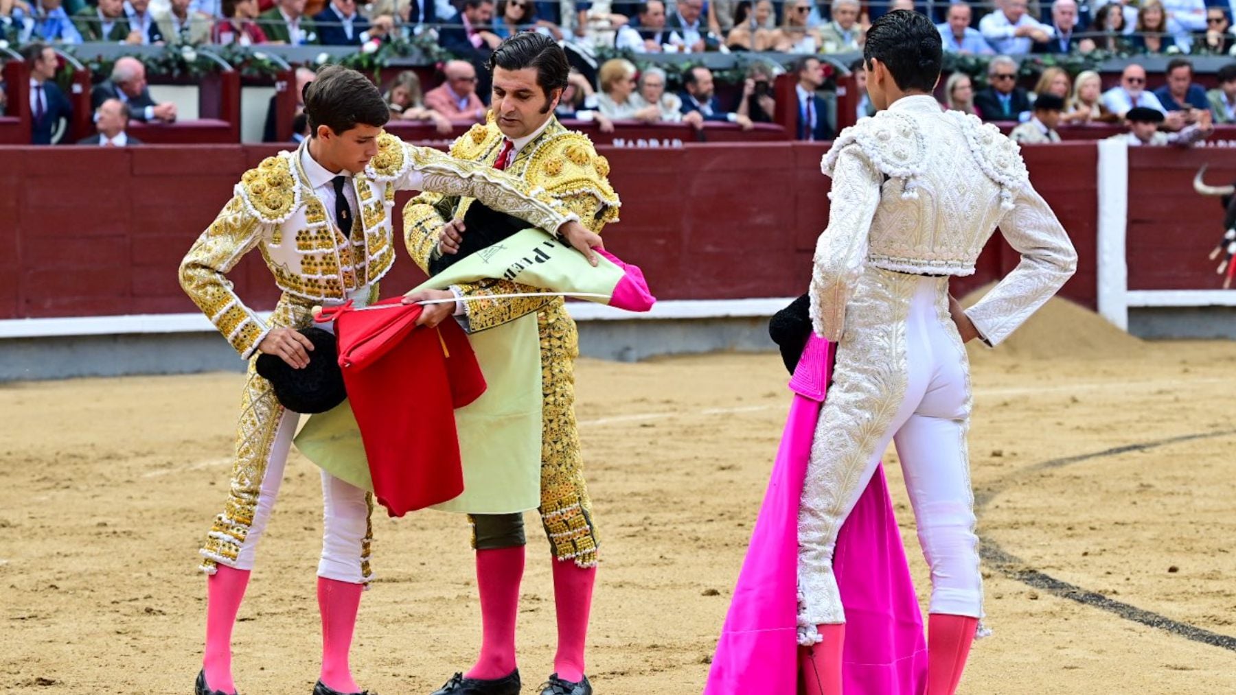 Aarón Palacio deja su sello en su confirmación y Morante dibuja el toreo al natural en la corrida de la Hispanidad