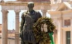 Estatua de Julio César junto a los Foros Imperiales, en Roma. Foto: Jon Gudorf vía Wikimedia Commons - CC BY-SA 2.0