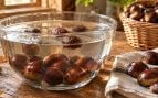 Castañas, recipiente con agua, trucos