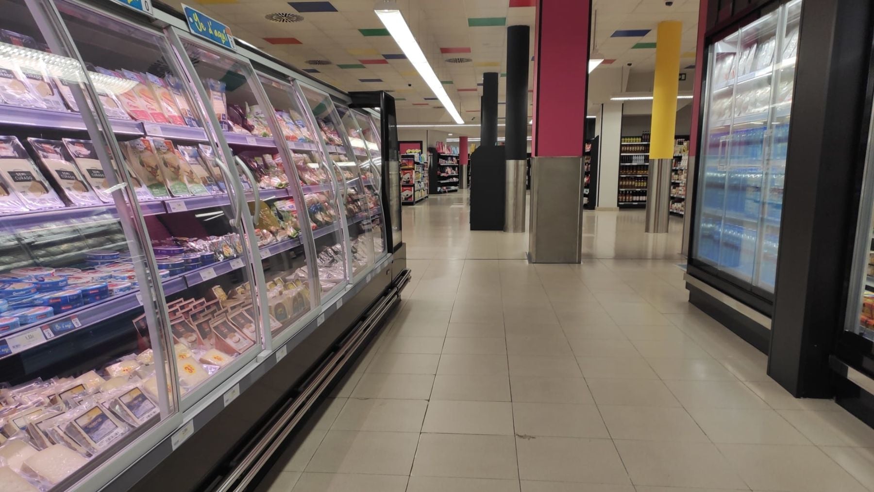 Un ciberataque masivo hackea las neveras de cientos de supermercados en Francia y deja pérdidas millonarias