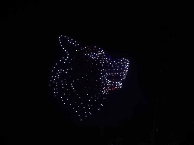 La loba de Shakira proyectada en el cielo. (Foto: COOL)