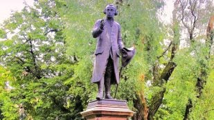 Monumento a Immanuel Kant en Kaliningrado (Rusia), la antigua Königsberg. Foto: Georg Denda vía Wikimedia Commons - CC BY-SA 3.0