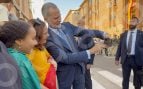 El histórico recibimiento de Ceuta a los Reyes desde dentro: selfis, autógrafos y charlas con los ceutíes