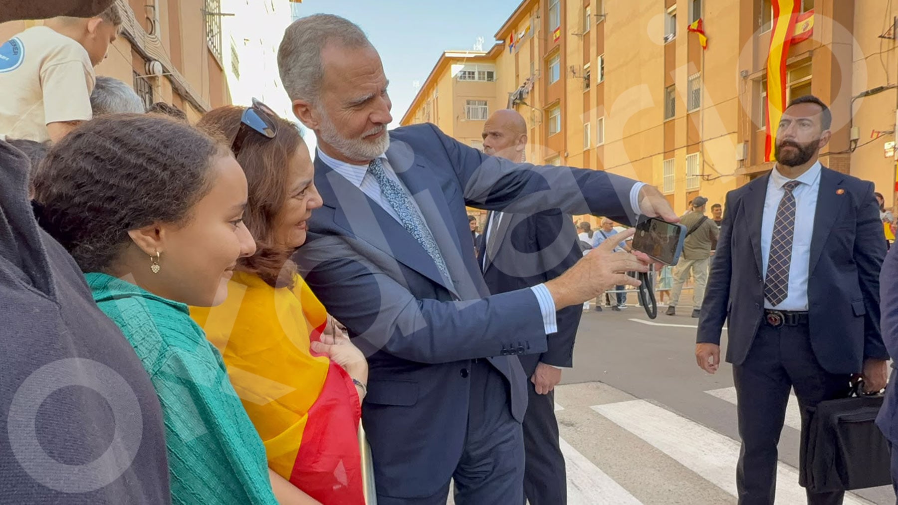 El histórico recibimiento de Ceuta a los Reyes desde dentro: selfis, autógrafos y charlas con los ceutíes